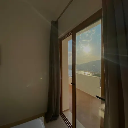 Апартаменты Seaside And Mountain View