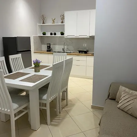 Seaside And Mountain View Апартаменты