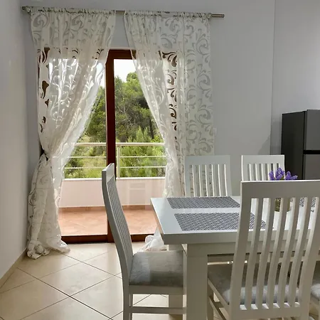 Апартаменты Seaside And Mountain View Саранда
