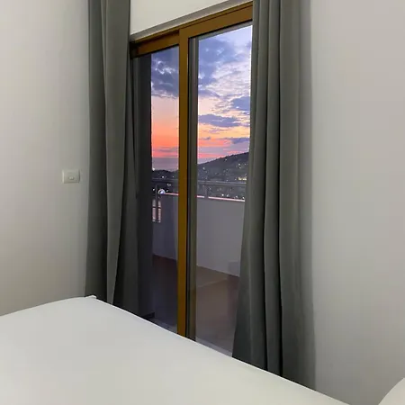 Апартаменты Seaside And Mountain View Саранда