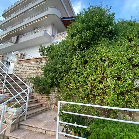 Апартаменты Seaside And Mountain View Саранда