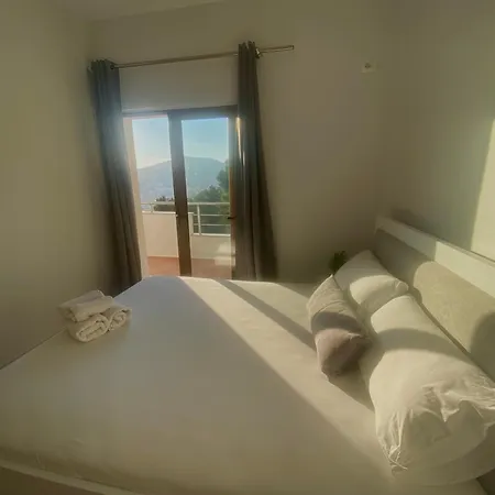 Seaside And Mountain View Apartment