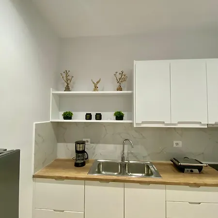 Apartment Seaside And Mountain View