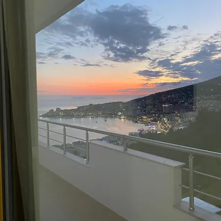 Seaside And Mountain View Apartment Sarandë