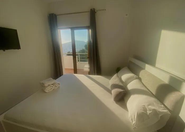 Seaside And Mountain View Daire