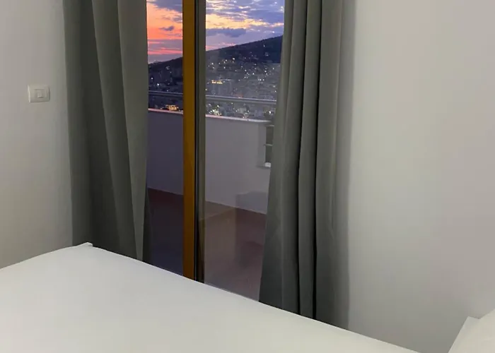 Daire Seaside And Mountain View *