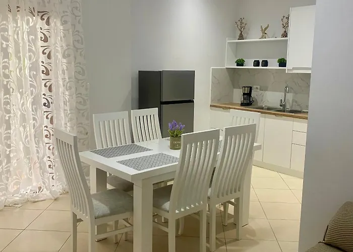 Daire Seaside And Mountain View Saranda