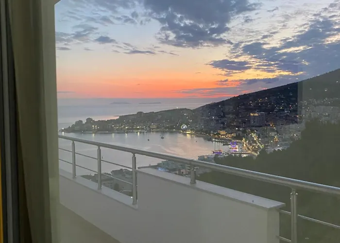 Seaside And Mountain View Daire Saranda