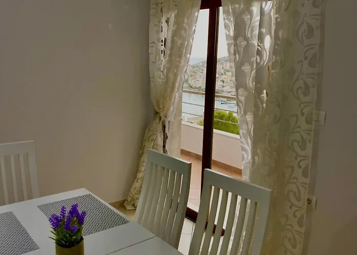 Seaside And Mountain View Saranda