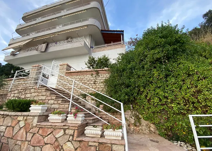 Seaside And Mountain View Daire *