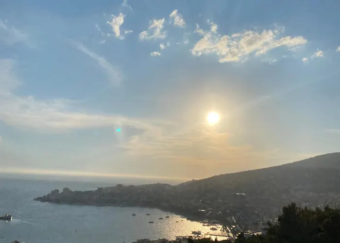 Daire Seaside And Mountain View *